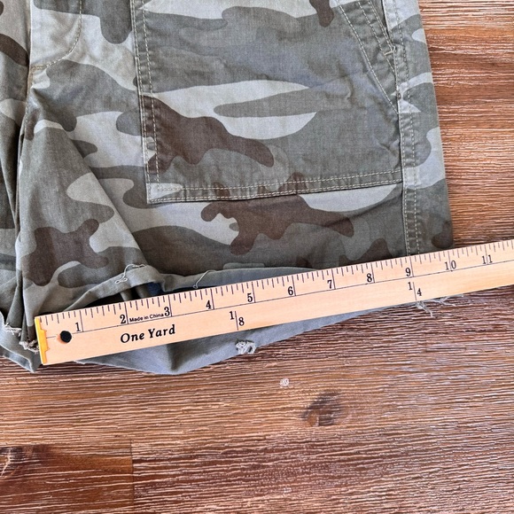Girlfriend Khaki short size 6 - Picture 9 of 16